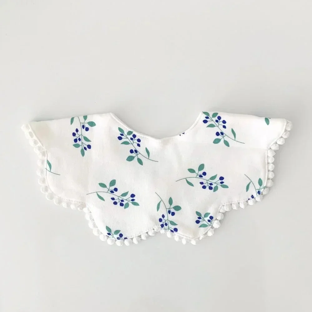 NWT Lovely Boutique Girls Baby Bib Pretty Floral Print with Delicate Trim OS
